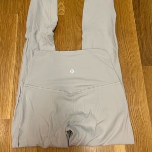 Lululemon 25in size 2, align leggings